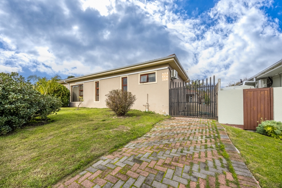 6 Bedroom Property for Sale in Elim Western Cape